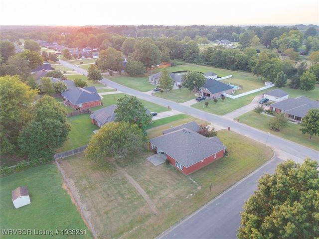 2001 Joyce Drive, Lavaca, AR 72941