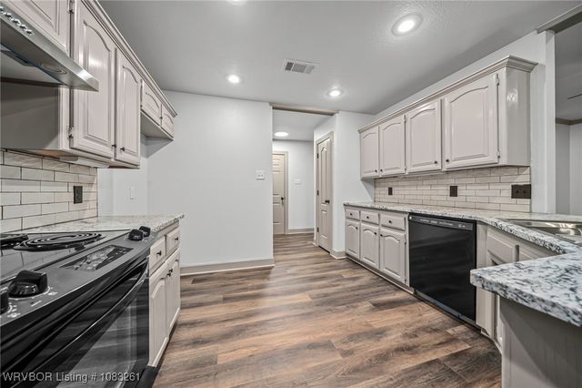 2001 Joyce Drive, Lavaca, AR 72941