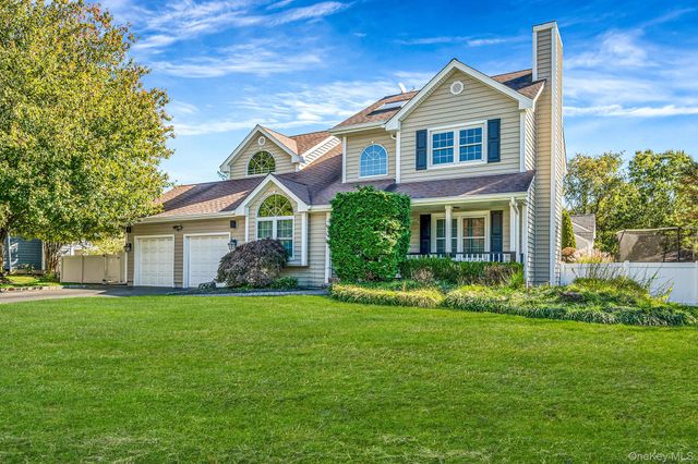 2 Max Way, Commack, NY 11725