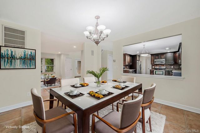 2 Max Way, Commack, NY 11725