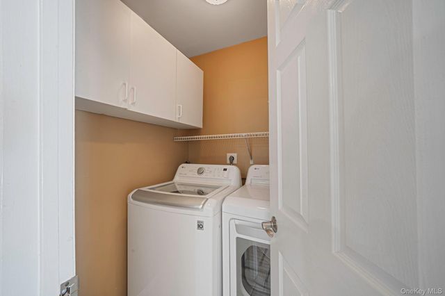 2 Max Way, Commack, NY 11725