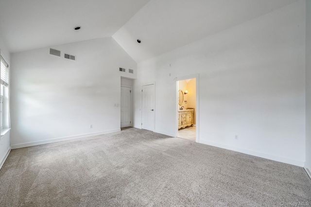 2 Max Way, Commack, NY 11725