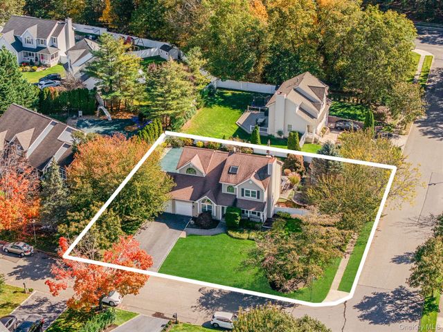 2 Max Way, Commack, NY 11725