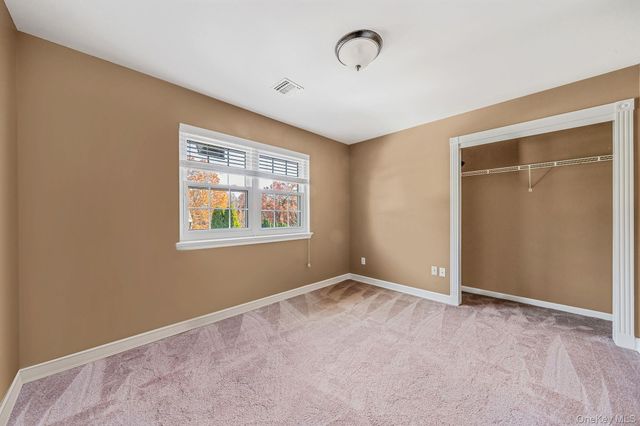 2 Max Way, Commack, NY 11725