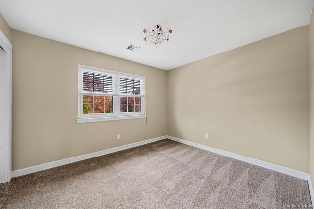 2 Max Way, Commack, NY 11725