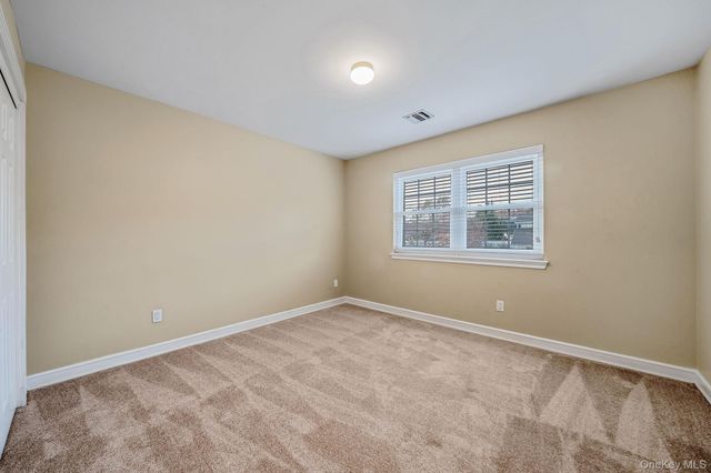 2 Max Way, Commack, NY 11725