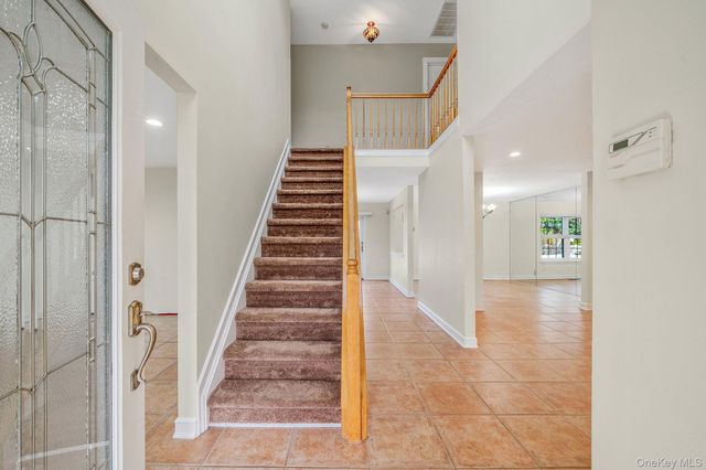 2 Max Way, Commack, NY 11725