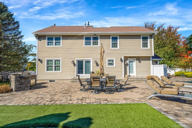 2 Max Way, Commack, NY 11725