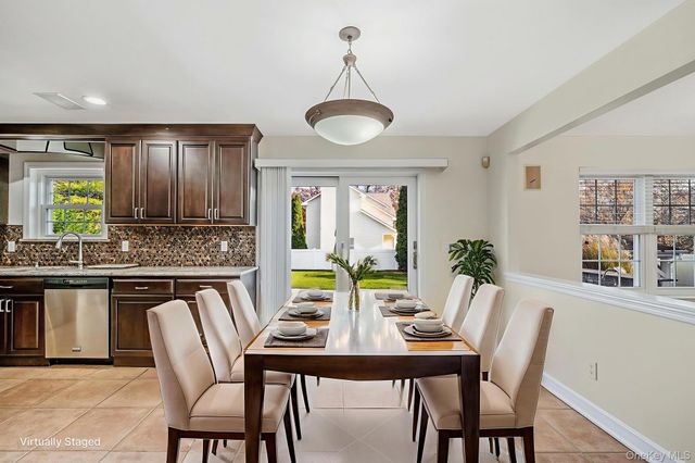 2 Max Way, Commack, NY 11725