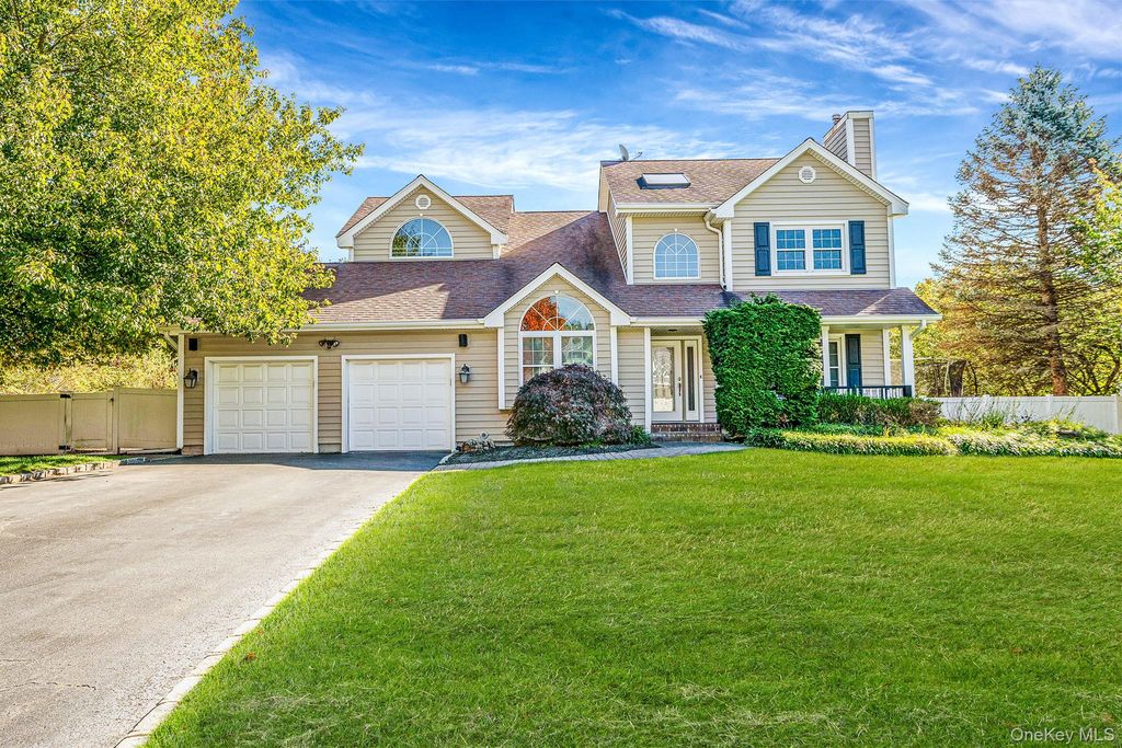 2 Max Way, Commack, NY 11725
