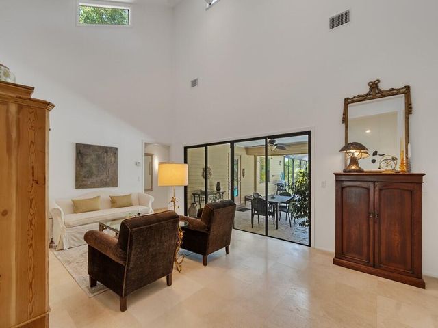 407 43rd Avenue SW, Vero Beach, FL 32968