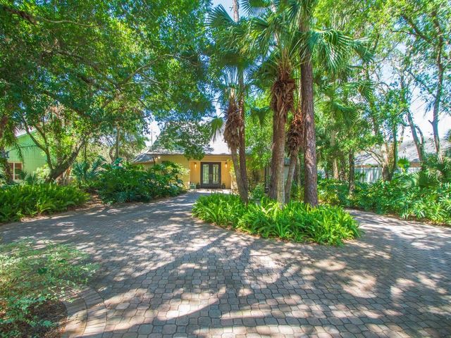 407 43rd Avenue SW, Vero Beach, FL 32968