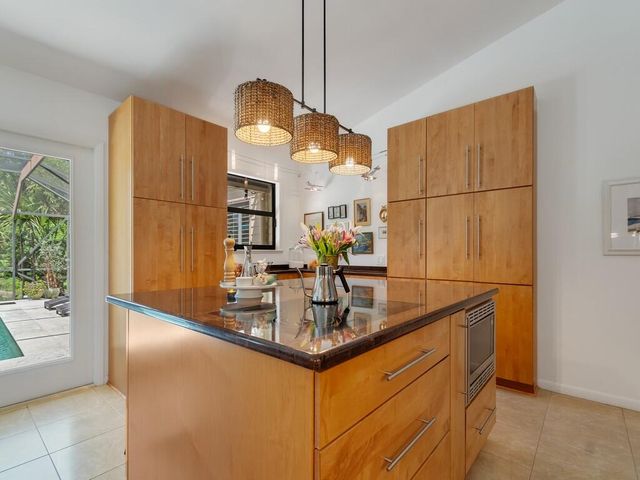 407 43rd Avenue SW, Vero Beach, FL 32968