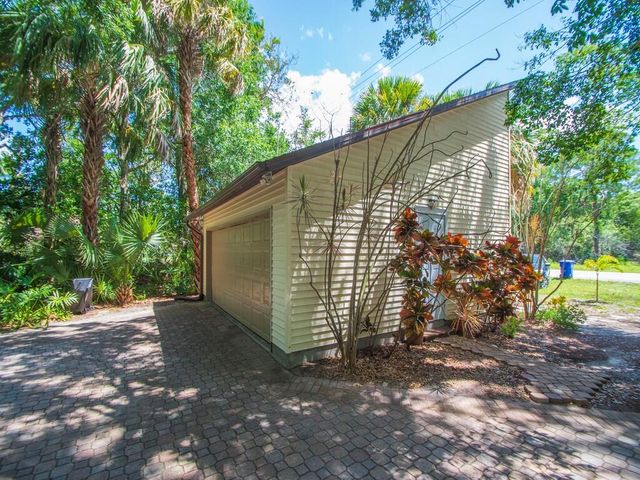 407 43rd Avenue SW, Vero Beach, FL 32968