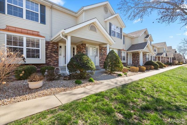 1781 Honeysuckle Drive 11, St Charles, MO 63303