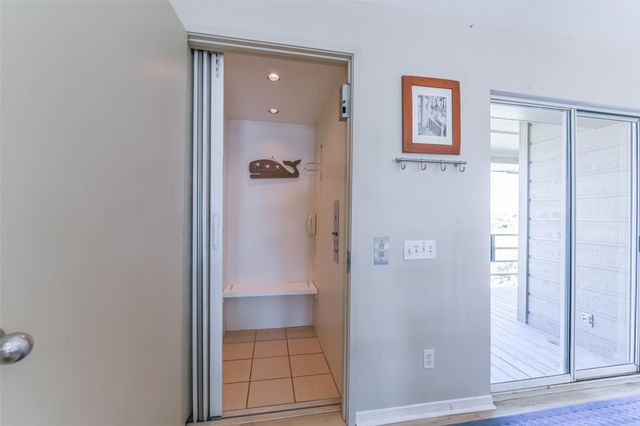 18418 E De Vaca Lane, Galveston, TX 77554