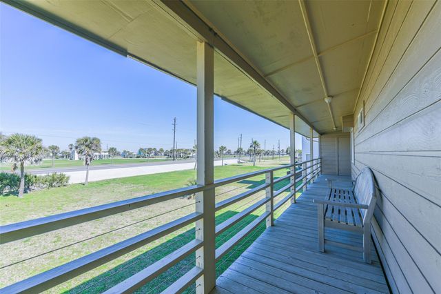 18418 E De Vaca Lane, Galveston, TX 77554