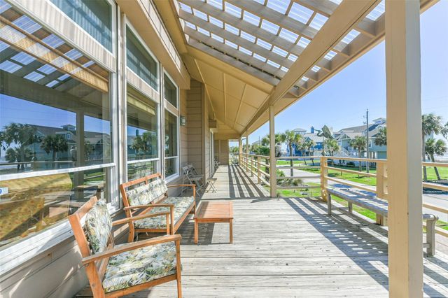 18418 E De Vaca Lane, Galveston, TX 77554