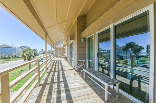 18418 E De Vaca Lane, Galveston, TX 77554