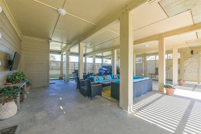 18418 E De Vaca Lane, Galveston, TX 77554