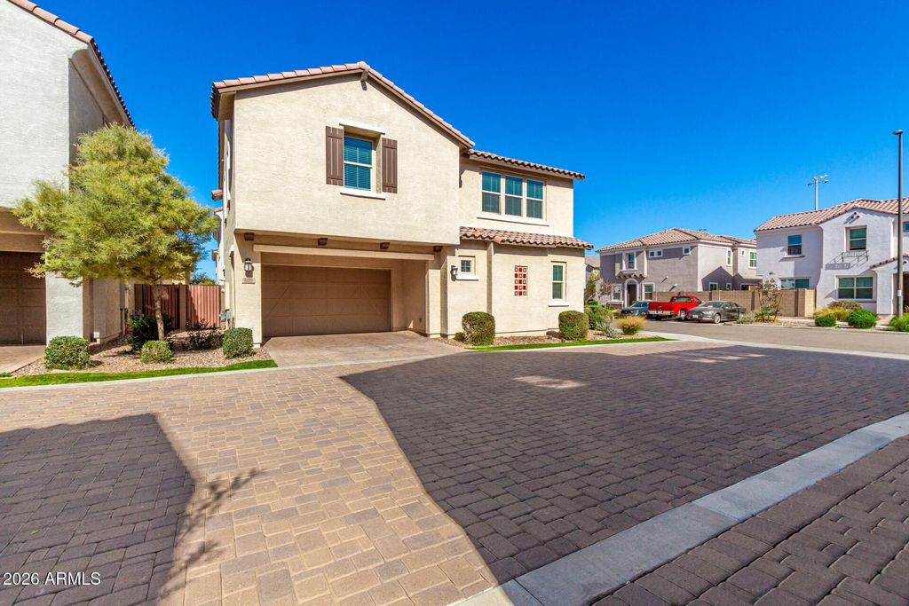 688 N ABALONE Drive, Gilbert, AZ 85233