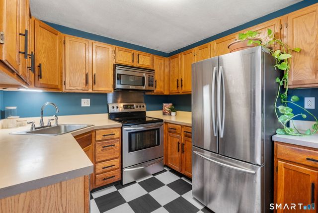 32 Rushford Meade 32, Granby, CT 06035