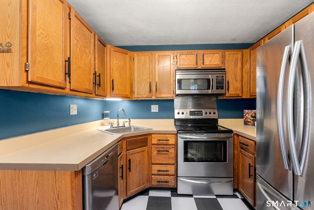 32 Rushford Meade 32, Granby, CT 06035