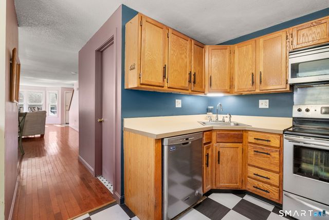 32 Rushford Meade 32, Granby, CT 06035