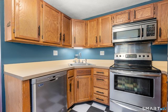 32 Rushford Meade 32, Granby, CT 06035