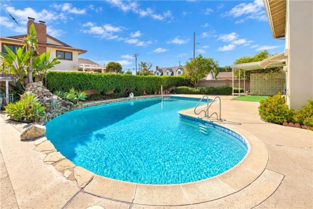 1524 W Flippen Court, Anaheim, CA 92802