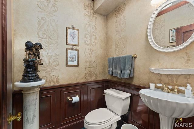 418 Yorkshire Place, Webster Groves, MO 63119