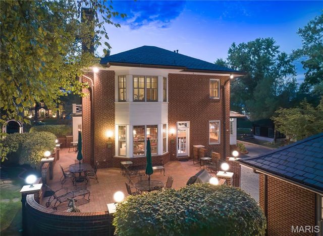 418 Yorkshire Place, Webster Groves, MO 63119