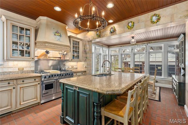 418 Yorkshire Place, Webster Groves, MO 63119