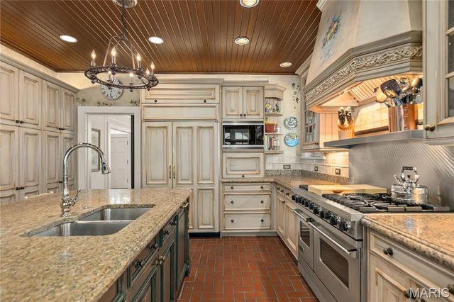418 Yorkshire Place, Webster Groves, MO 63119