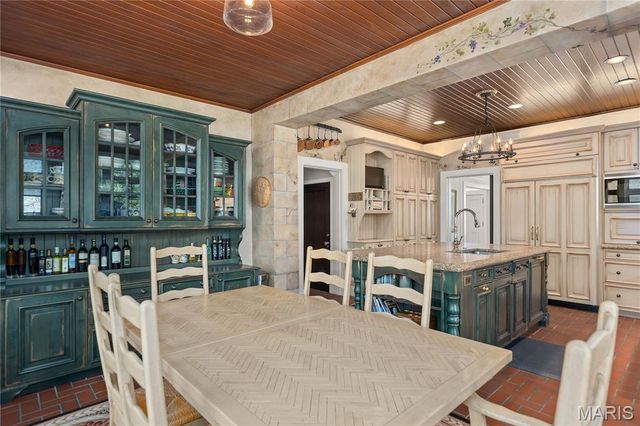 418 Yorkshire Place, Webster Groves, MO 63119
