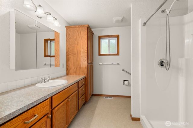 1410 Mark Twain Drive, Centralia, WA 98531