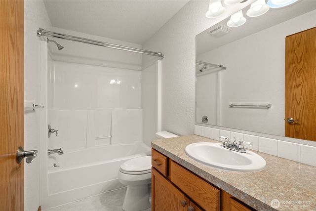 1410 Mark Twain Drive, Centralia, WA 98531