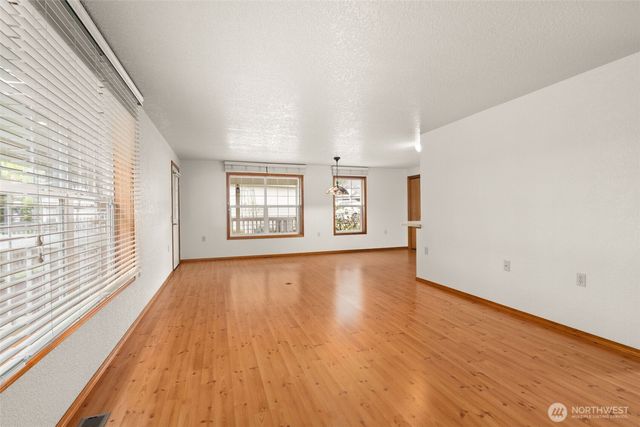 1410 Mark Twain Drive, Centralia, WA 98531