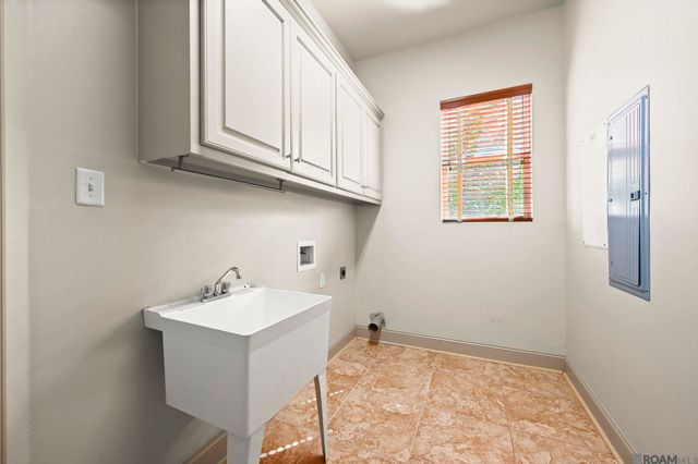 17561 Martin Lake Dr, Baton Rouge, LA 70816