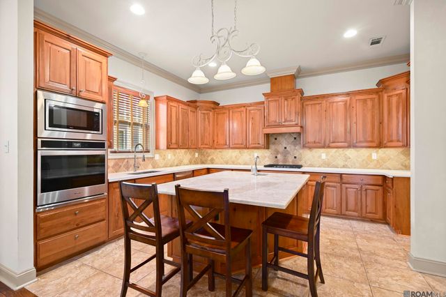 17561 Martin Lake Dr, Baton Rouge, LA 70816