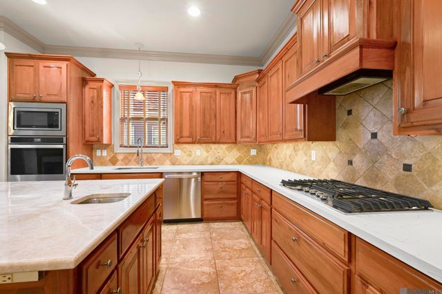 17561 Martin Lake Dr, Baton Rouge, LA 70816