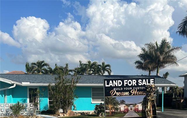 5015 Sorrento CT, Cape Coral, FL 33904