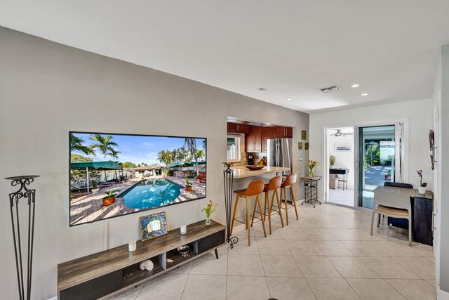 1036 NE 9th Avenue, Fort Lauderdale, FL 33304
