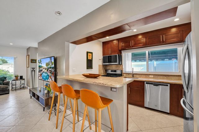 1036 NE 9th Avenue, Fort Lauderdale, FL 33304