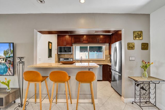 1036 NE 9th Avenue, Fort Lauderdale, FL 33304