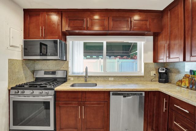 1036 NE 9th Avenue, Fort Lauderdale, FL 33304
