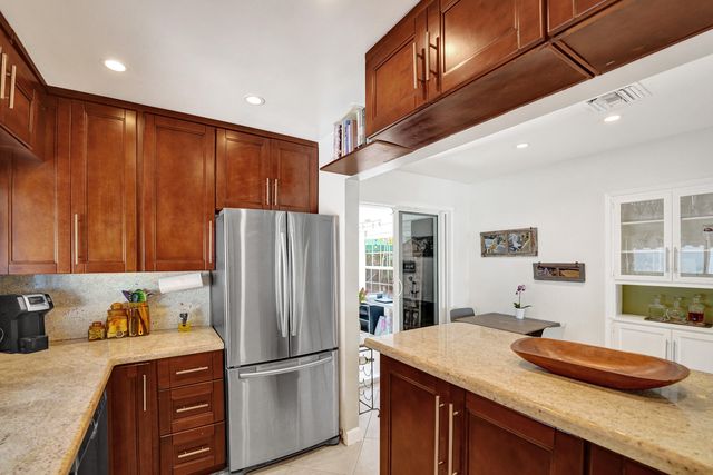 1036 NE 9th Avenue, Fort Lauderdale, FL 33304