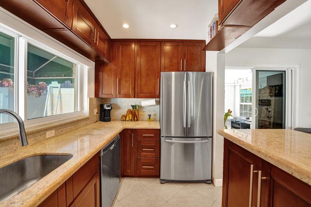 1036 NE 9th Avenue, Fort Lauderdale, FL 33304