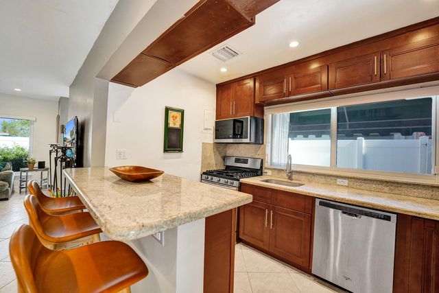 1036 NE 9th Avenue, Fort Lauderdale, FL 33304