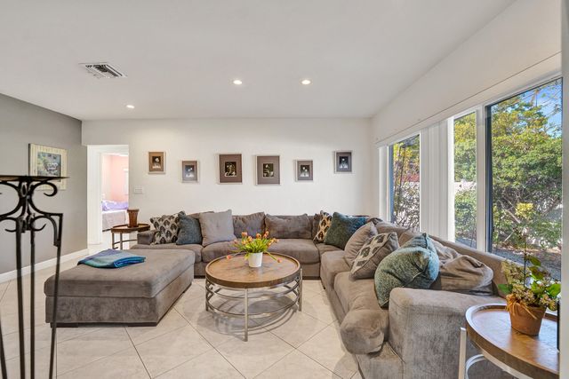 1036 NE 9th Avenue, Fort Lauderdale, FL 33304